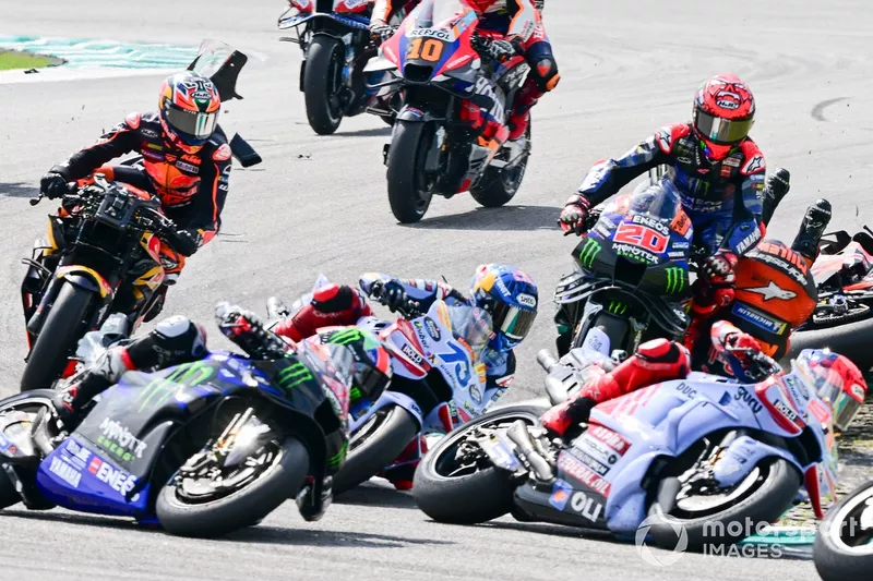 Brad Binder, Red Bull KTM Factory Racing, Jack Miller, Red Bull KTM Factory Racing, Fabio Quartararo, Yamaha Factory Racing Crash