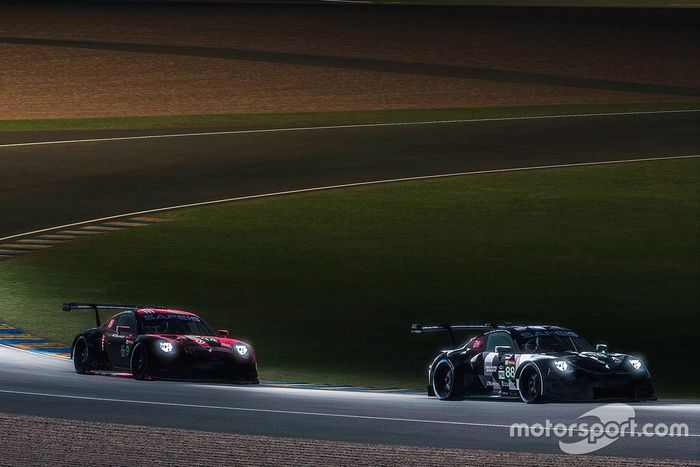 #88 Dempsey-Proton Racing Porsche 911 RSR: Riccardo Pera, Loek Hartog, Michael Francesconi, Kevin Van Dooren