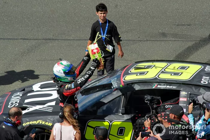 Ganador de la carrera Daniel Suárez, TrackHouse Racing, Onx Homes / Renu Chevrolet Camaro
