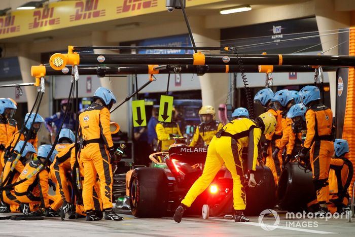Lando Norris, McLaren MCL36 pit stop