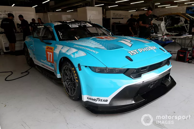 #77 Proton Competition Ford Mustang LMGT3: Ryan Hardwick, Zacharie Robichon, Ben Barker