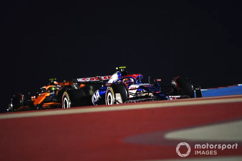 Pierre Gasly, Alpine A524, Lando Norris, McLaren MCL38