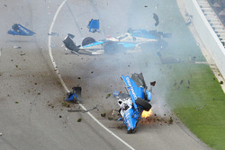 Crash: Scott Dixon, Chip Ganassi Racing, Honda; Jay Howard, Schmidt Peterson Motorsports, Honda