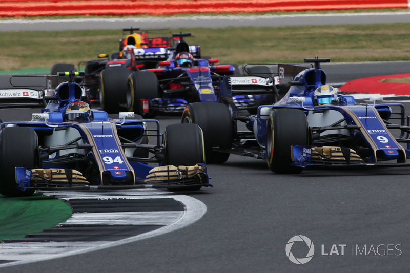 Pascal Wehrlein, Sauber C36, Marcus Ericsson, Sauber C36, Daniel Ricciardo, Red Bull Racing RB13