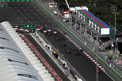 Daniil Kvyat, Scuderia Toro Rosso STR12 al inicio de la carrera