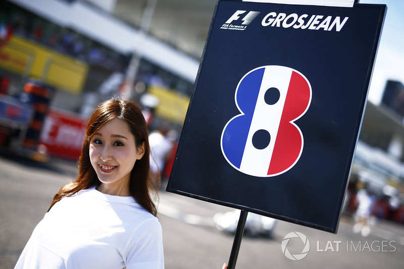 La grid girl di Romain Grosjean, Haas F1 Team