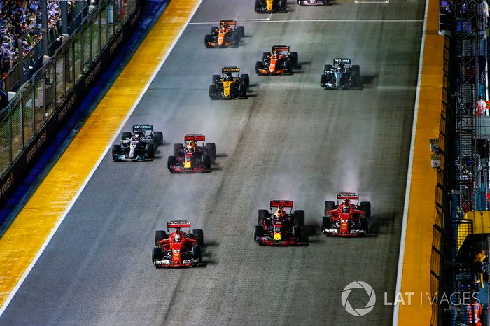 Sebastian Vettel, Ferrari SF70H, Max Verstappen, Red Bull Racing RB13, Kimi Raikkonen, Ferrari SF70H