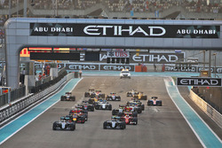 Lewis Hamilton, Mercedes AMG F1 W07 Hybrid führt beim Start zum Rennen
