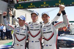Les vainqueurs, #2 Porsche Team Porsche 919 Hybrid: Timo Bernhard, Earl Bamber, Brendon Hartley