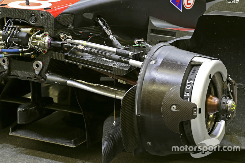 #8 Audi Sport Team Joest Audi R18 front brake detail