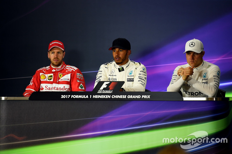 Sebastian Vettel, Ferrari, Lewis Hamilton, Mercedes AMG F1 and Valtteri Bottas, Mercedes AMG F1 in t