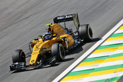 Jolyon Palmer, Renault Sport F1 Team RS16 with a Halo cockpit cover