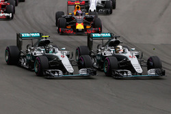 Льюис Хэмилтон и Нико Росберг, Mercedes AMG F1 W07 Hybrid