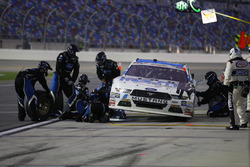 Acción en los pits de Darrell Wallace Jr., Roush Fenway Racing Ford