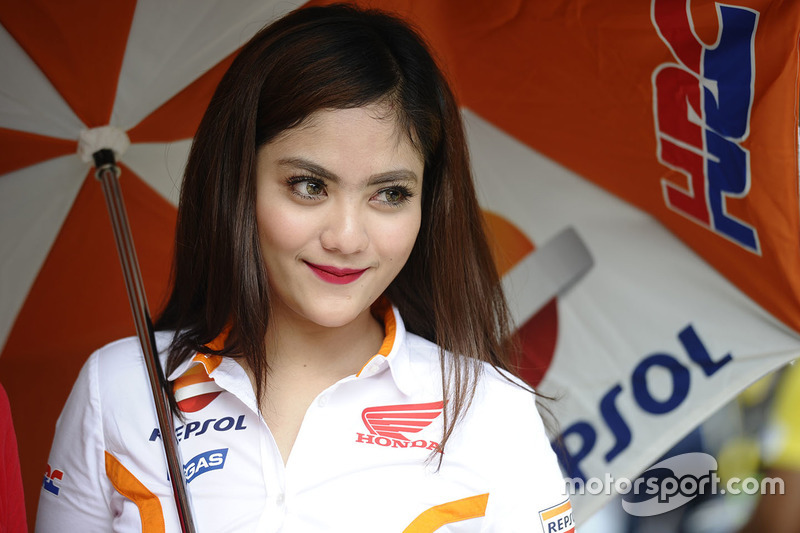 Чарівна дівчина Repsol Honda Team