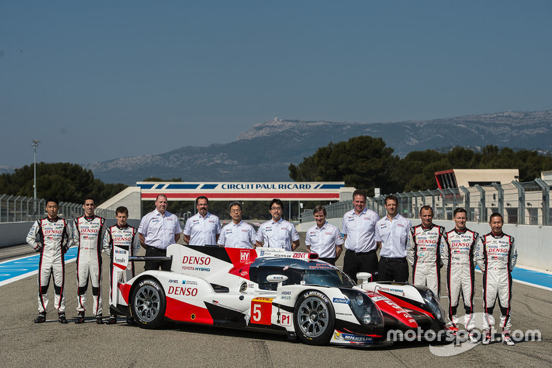 Der 2016 Toyota TS050 Hybrid mit Alexander Wurz, Anthony Davidson, Sébastien Buemi, Kazuki Nakajima,