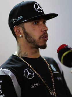 Lewis Hamilton, Mercedes AMG F1 con los medios
