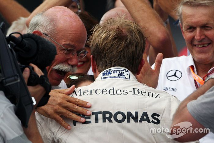 Race winner Nico Rosberg, Mercedes AMG F1 celebrates with Dr. Dieter Zetsche, Daimler AG CEO in parc ferme
