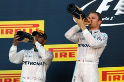 Podio: ganador Nico Rosberg, Mercedes AMG F1 Team, segundo clasificado Lewis Hamilton, Mercedes AMG 