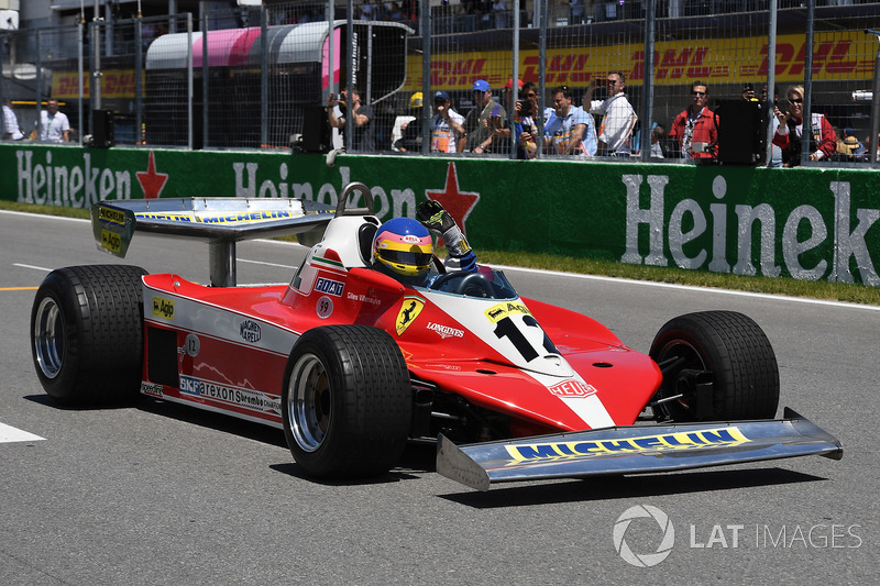 Jacques Villeneuve, babasının 1978 Kanada GP'yi kazandığı Ferrari 312T3'ü sürüyor