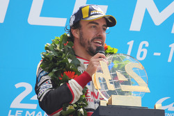 Podyum: Yarış galibi Fernando Alonso, Toyota Gazoo Racing