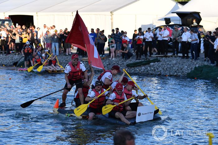 Sauber en la carrera de balsas