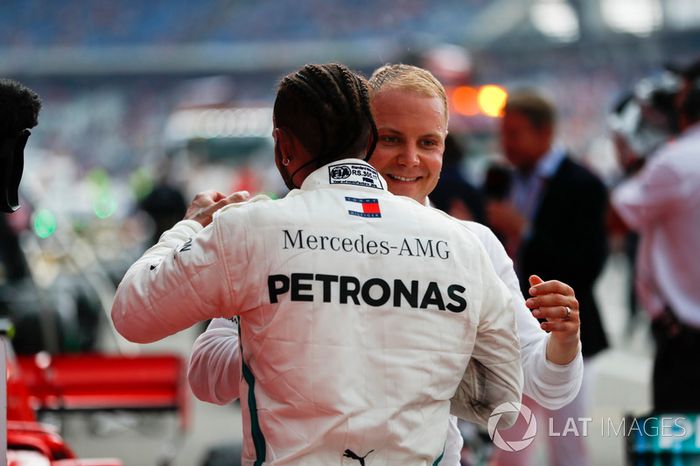 Lewis Hamilton, Mercedes AMG F1, y Valtteri Bottas, Mercedes AMG F1