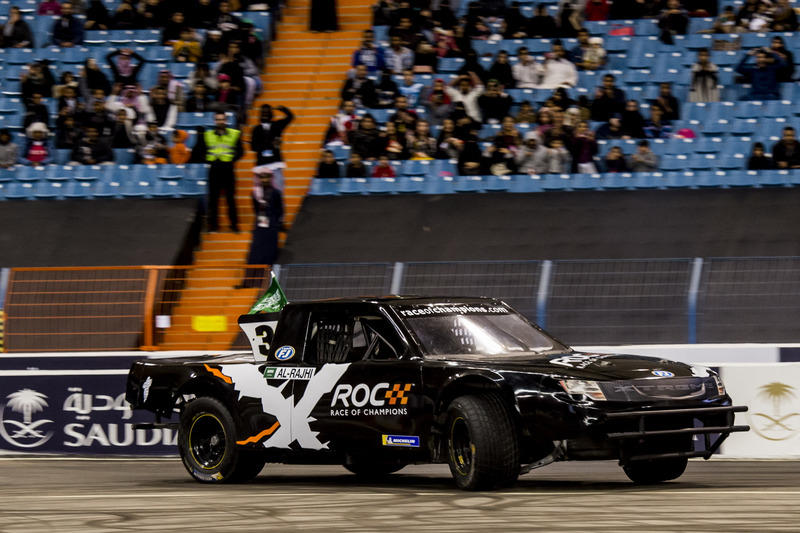 Yazeed Al-Rajhi del equipo de Arabia Saudita conduciendo el Xtreme Pickup