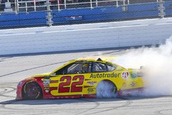 Race winner Joey Logano, Team Penske, Ford Fusion Shell Pennzoil