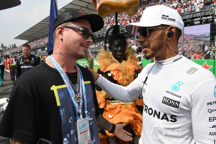 Lewis Hamilton, Mercedes AMG F1 y J Balvin, Rapper