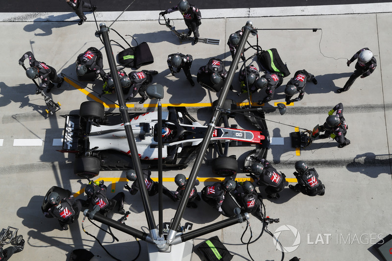 Romain Grosjean, Haas F1 Team VF-18 en pitstop