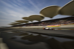 Romain Grosjean, Haas F1 Team VF-18 Ferrari, battles with Fernando Alonso, McLaren MCL33 Renault