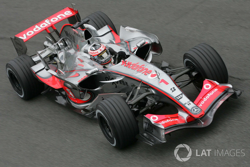 GP da Malásia 2007 – Na McLaren em 2007, o bicampeão venceu sua primeira prova já na segunda oportunidade, em uma dobradinha com o futuro rival daquele ano Lewis Hamilton.