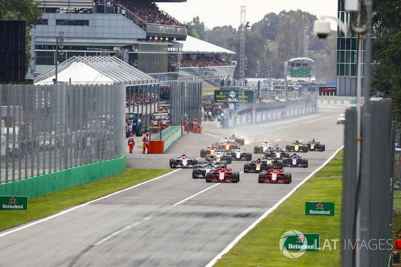 Start of the race with Kimi Raikkonen, Ferrari SF71H, leading Sebastian Vettel, Ferrari SF71H and Lewis Hamilton, Mercedes AMG F1 W09