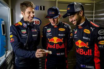 Daniel Ricciardo, Red Bull Racing, Max Verstappen, Red Bull Racing ve Red Bull Racing ExxonMobil mühendisi