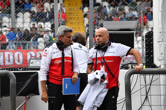 Xevi Pujolar, Sauber F1 Team Head of Track Engineering and Simone Resta, Sauber F1 Team Designer