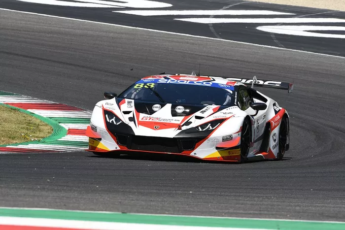 #88 LP Racing, Lamborghini Huracan GT3 Evo: Pietro Perolini, Angelo Negro, Lorenzo Veglia

