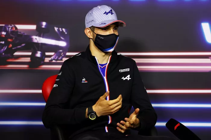 Esteban Ocon, Alpine F1 durante la conferencia de prensa