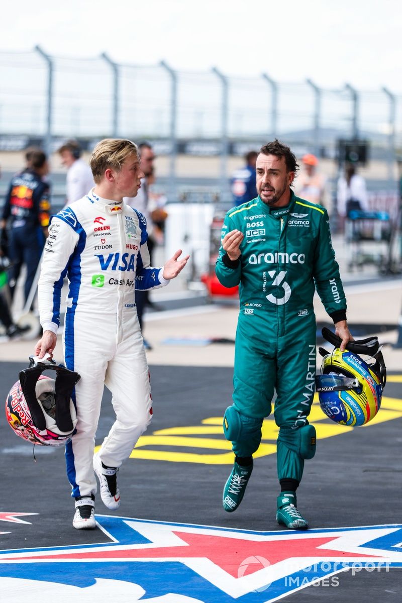 Liam Lawson, Visa Cash App RB F1 Team, Fernando Alonso, Aston Martin F1 Team, charla en Parc Ferme