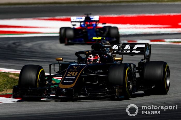 Kevin Magnussen, Haas F1 Team VF-19, Daniil Kvyat, Toro Rosso STR14