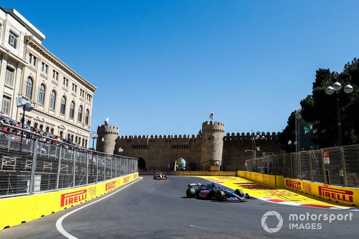 Fernando Alonso, Alpine A522, Lando Norris, McLaren MCL36