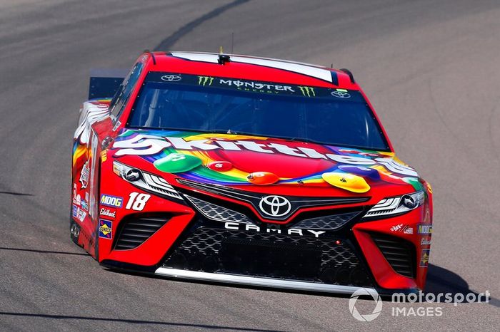 Kyle Busch, Joe Gibbs Racing, Toyota Camry SKITTLES