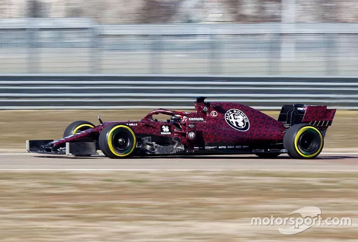 Alfa Romeo Racing (decoración provisional y nombre del coche sin anunciar)