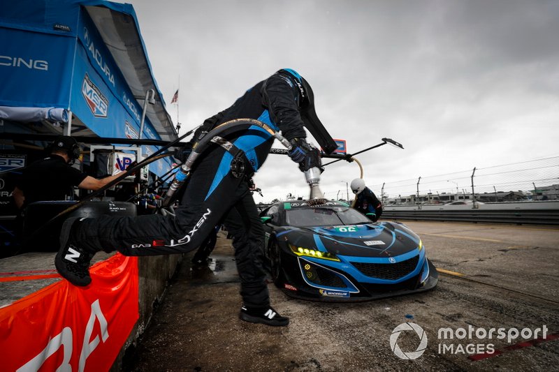 #86 Meyer Shank Racing w/ Curb-Agajanian Acura NSX GT3, GTD: Mario Farnbacher, Trent Hindman, Justin Marks, pit stop
