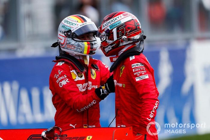 Ganador de la pole Charles Leclerc, Ferrari, celebra