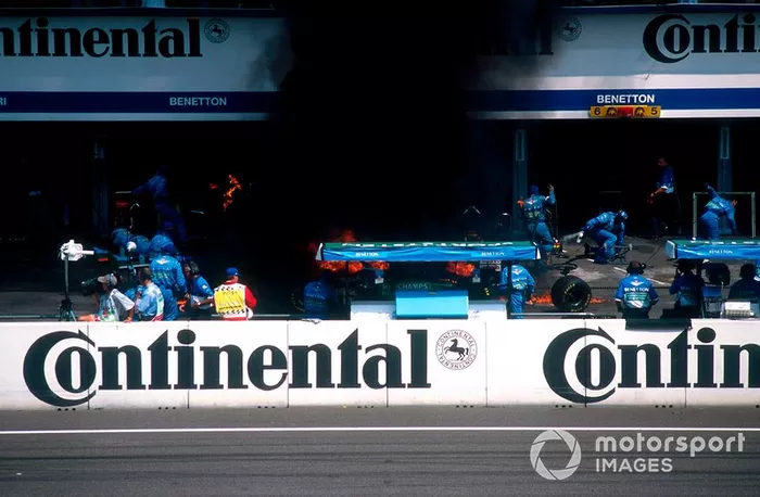 Incêndio durante pit stop de Jos Verstappen, Benetton B194 Ford
