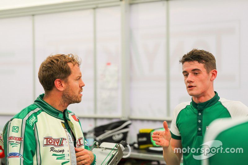 Sebastian Vettel probando con Tony Kart