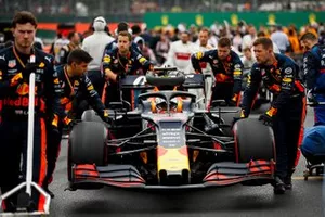 Max Verstappen, Red Bull Racing RB15, arriveert op de startgrid