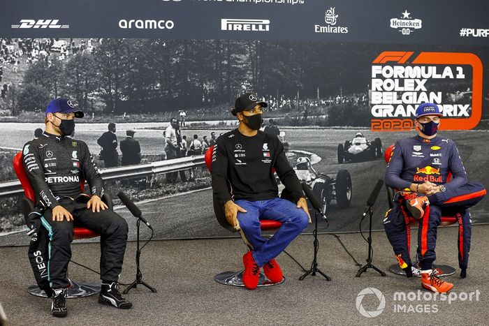 Valtteri Bottas, Mercedes-AMG F1, Lewis Hamilton, Mercedes-AMG F1, Max Verstappen, Red Bull Racing en la conferencia de prensa