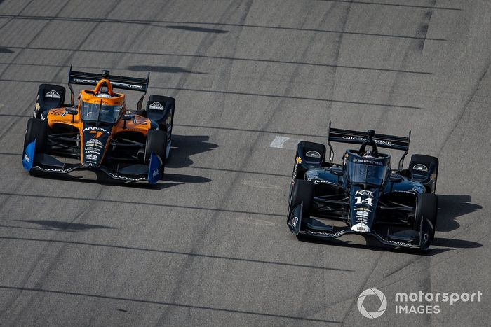 Tony Kanaan, A.J. Foyt Enterprises Chevrolet, Oliver Askew, Arrow McLaren SP Chevrolet